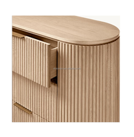 Table de toilette en bois massif à six tiroirs avec un bord incurvé et un design à rayures verticales