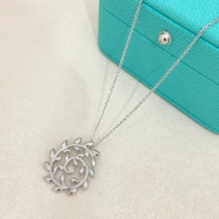 Collier tendance avec pendentif feuille circulaire, breloque feuillage végétal, collier ras-du-cou couronne ouverte, bijoux botaniques pour femme, idéal pour les fêtes