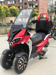 Scooter Deportivo de Tres Ruedas Adiva Reverse NIKEN155 de Italia, Refrigerado por Agua, Velocidad Máxima de 100 km/h - Product Image 2
