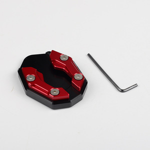 Support de béquille latérale CNC Yamaha avec tapis antidérapant, base de béquille latérale modifiée pour moto, pièce de mise à niveau de l'embrayage - Product Image 1