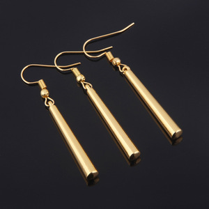 Set di 3 Orecchini Pendenti Dorati Cosplay di Roronoa Zoro da One Piece, Gioielli alla Moda per Uomo e Donna - Product Image 4