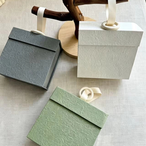 Boîte <span class=keywords><strong>cadeau</strong></span> minimaliste en papier de couleur unie, fermeture <span class=keywords><strong>à</strong></span> ruban, logo personnalisé disponible - Product Image 1
