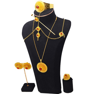 Позолоченный 24-каратным золотом ювелирный набор из сплава в ближневосточном стиле (Дубай): колье, серьги, кольцо, браслет, заколка для волос. Аксессуары для свадьбы и вечеринок, подарок. - Product Image 1
