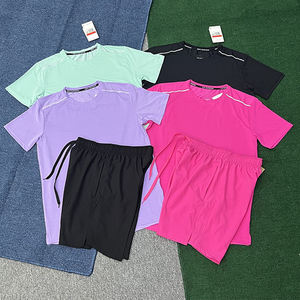 Vente en gros de t-shirts et shorts de sport pour hommes de haute qualité, respirants et à séchage rapide, tenues de fitness, vêtements de football, ensembles de sport à manches courtes - Product Image 2