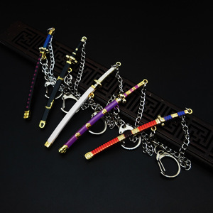 พวงกุญแจอัลลอยด์ขนาดเล็กสไตล์วินเทจทำจากสังกะสีมีน้ำหนักเบาเป็นอาวุธของเล่นรูปแบบจี้คาราบิเนอร์ของที่ระลึก - Product Image 1