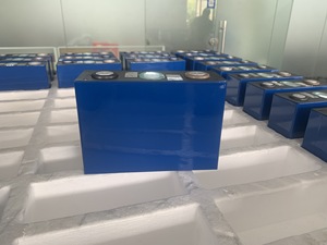 CATL 117Ah 114Ah 3.7V NMC Sel Baterai Li-ion Prismatik Harga Grosir Grade A 6000 Siklus Pengisian Dalam untuk Solar ESS EV UPS Dukungan OEM - Product Image 4