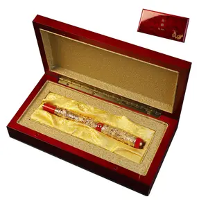 Deluxe Golden Style Con Rồng Trung Quốc Cổ Điển Chơi Với Ngọc Trai Chạm Khắc 3D Bút Máy Màu Đen Với Phong Cách Đẩy