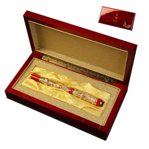 Pluma Estilográfica Avanzada Gullor - Color Rojo Con Clip Dorado, Plumín Acero Inoxidable 18k, Incluye Caja Original De Regalo
