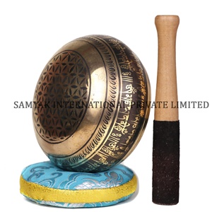 ชามร้องเพลงทิเบตแกะสลักด้วยมือของ Samyak ชามทองเหลืองสลักลายสำหรับการทำสมาธิและการบำบัดด้วยเสียง พร้อมตัวเลือกโลโก้แบบกำหนดเอง ผลิตในเนปาล - Product Image 5
