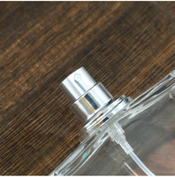 Flacon de parfum carré en verre mat de 100 ml avec pulvérisateur à pompe, couleur personnalisée, motif de pulvérisation, parfum inclus, diffuseur à bâtonnets