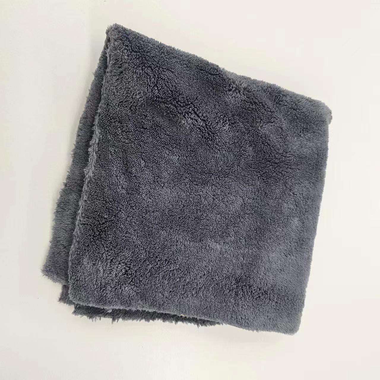 สีเทาเข้ม