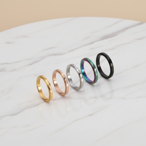 Anillo Giratorio de Acero Inoxidable con Diseño Minimalista en Relieve para Mujer - Product Image 4