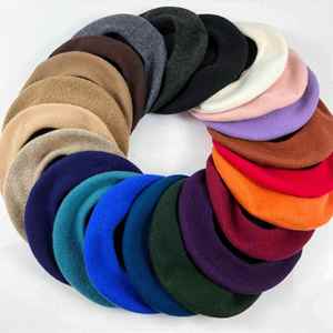 หมวกเบเร่ต์ขนสัตว์คุณภาพสูงจากผู้ค้าส่งจีนสำหรับสุภาพสตรี สีพื้นเรียบ ซับในผ้าซาติน หมวกเบเร่ต์สำหรับผู้หญิง - Product Image 1