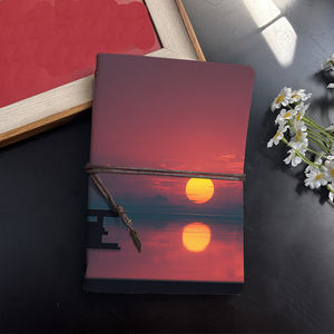 Cahier A6 fait à la main 80 feuilles remplaçables Souvenir Premium pour <span class=keywords><strong>les</strong></span> grandes conventions d'affaires avec Sun Clouds Water Dock - Product Image 2