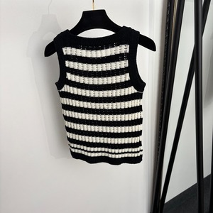 Chaleco de punto de lujo de alta calidad con rayas, aberturas y bordados, ropa de diseñador para mujer - Product Image 2