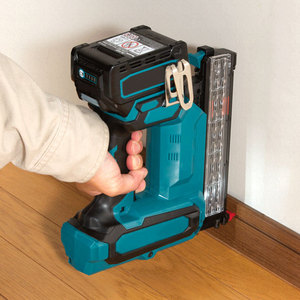 Venta Directa <span class=keywords><strong>de</strong></span> Fábrica, <span class=keywords><strong>Clavadora</strong></span> Eléctrica Inalámbrica <span class=keywords><strong>de</strong></span> Litio, Superventas Transfronteriza, <span class=keywords><strong>Clavadora</strong></span> Automática para Trabajos en Madera - Product Image 3