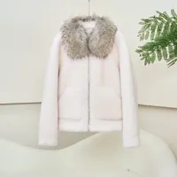 Manteau court en vraie fourrure de mouton pour femme, coupe ajustée, avec col en fourrure de raton laveur, fermeture éclair, chaud, collection 2026 JT605