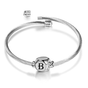 Bracelet ouvrable en acier inoxydable avec breloque lettre D pour femme, bijoux cadeau - Product Image 3