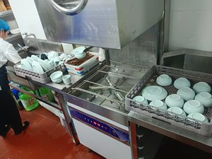 Lavastoviglie Industriale in Acciaio Inox con Sistema di Pulizia Automatico Rapido per Ristoranti - Product Image 6