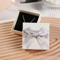 Boîte rigide carrée en papier écologique de haute qualité OEM avec couvercle et base pour emballage de bijoux (colliers), logo personnalisé, usage professionnel, MOQ