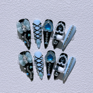 Uñas Postizas Largas Stiletto TSZS con Decoración de Corazón Azul y Lazo de Diamantes, Uñas Artificiales de Moda Y2K, Uñas Acrílicas Hechas a Mano - Product Image 1