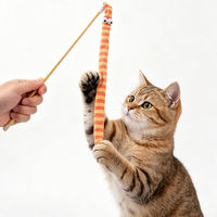 Jouets interactifs pour chats en peluche écologiques classiques et adorables, en gros, avec des bâtonnets en bois et en sisal