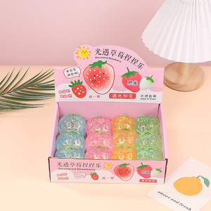 Vente en gros : Jouet créatif anti-stress à presser en forme de fraise, à récupération lente, en maltose - Product Image 2
