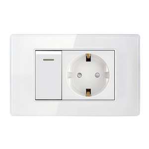 Prise murale en verre trempé de norme européenne avec double port USB-C, interrupteur tactile et trois prises de courant - Product Image 1