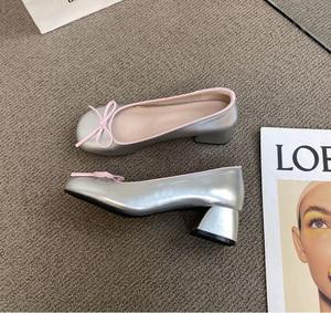 <span class=keywords><strong>Scarpe</strong></span> da ufficio eleganti Mary Jane con <span class=keywords><strong>tacco</strong></span> <span class=keywords><strong>medio</strong></span> quadrato <span class=keywords><strong>scarpe</strong></span> singole da <span class=keywords><strong>donna</strong></span> con suola morbida <span class=keywords><strong>argento</strong></span> - Product Image 2