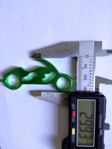 Llavero de moda YD489 al por mayor, con forma de coche deportivo para hombre, abridor de botellas de aluminio, abridores de botellas personalizados con diseño de oso - Product Image 2