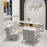 Ensemble table et chaise de manucure pour salon de beauté