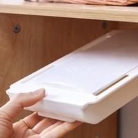 Boîte de rangement dissimulée en plastique sans perçage sous le bureau avec couvercle pour fournitures de bureau, articles divers et rangement de monnaie.