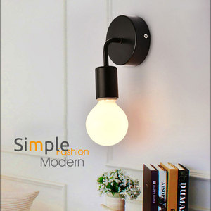 Lampada da Parete Tradizionale in Metallo E27 Nera, Lampada da Parete Retrò per Ristorante, Portalampada E27 da Interno - Product Image 1