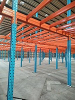 Mezzanine avec escalier pour stockage sécurisé en entrepôt