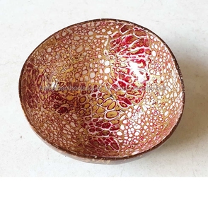 Bol en noix de coco artisanal de style bohème, origine Vietnam, laqué, incrustation de nacre naturelle, accessoire décoratif écologique - Product Image 1