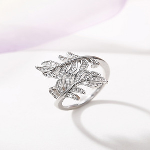 Anello con foglie botaniche per donna, gioiello floreale naturale per l'indice - Product Image 1