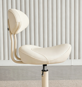 Tabouret de salon en cuir marron réglable avec dossier roulant, siège hydraulique et repose-pieds pour studio de beauté et poste de barbier - Product Image 2