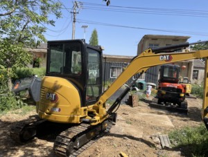 Mini-excavatrice sur chenilles d'occasion CAT303 303e de 3 tonnes de haute qualité, moteur puissant, certifiée Japon EMC CE, avec brise-roche - Product Image 2