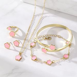 Nuevo Conjunto de Joyería de Moda para Mujer, 5 Piezas, Trébol de Cinco Hojas Colorido, Pulsera, Anillo, Aretes, Collar - Product Image 5