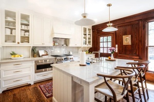 Armoires <span class=keywords><strong>de</strong></span> <span class=keywords><strong>cuisine</strong></span> en bois personnalisées Cavio, prix d'usine, portes vitrées, style Shaker, avec option éclairage <span class=keywords><strong>LED</strong></span> et îlot - Product Image 3