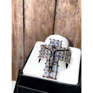 Anillo de Compromiso y Boda para Hombre, Chapado en Plata de Ley, con Moissanita VVS Engastada en Puntas, Diseño Único de Jesús en Estilo Clásico - Product Image 5