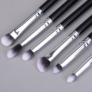 Pinceaux de maquillage professionnels en poils synthétiques avec manche en bois, pour artistes, marque privée, pour fond de teint, blancs, 15 pièces, vente en gros directe usine - Product Image 3