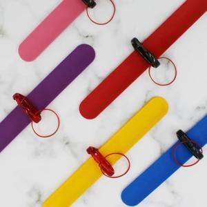 Hebilla de banda elástica de silicona para peluquería, hebilla <span class=keywords><strong>auxiliar</strong></span> de muñeca duradera para permanentes y horquillas, herramienta versátil para peluquería - Product Image 1