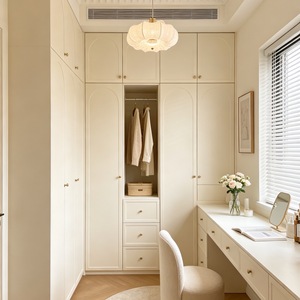 Armario Empotrado Moderno para Dormitorio con Cajones, Puertas de Lámina y Tiradores Metálicos para Villa, Apartamento u Hotel - Product Image 1