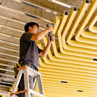 Techo de Aluminio Curvo Personalizado OEM/ODM, Tubo Cuadrado Metálico Ondulado para Proyectos Arquitectónicos