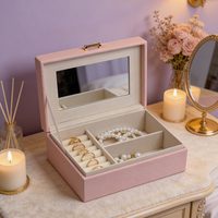 Boîte à bijoux de voyage artisanale mini carrée rectangulaire élégante rose en PU effet crocodile avec fermoir doré élégant et miroir intégré pour rangement de bijoux
