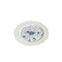 Ensemble de vaisselle en céramique française de style vintage, exceptionnellement beau, avec un motif floral à bord bleu, pour la table à manger à la maison
