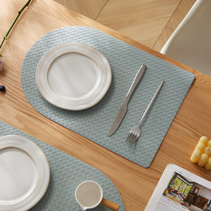 แผ่นรองจานรูปวงรีทำจากหนัง PVC ป้องกันความร้อนและน้ำมัน สำหรับโต๊ะอาหาร - Product Image 3