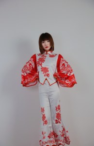 Jianyunchang Haute Couture Cheongsam/Qipao |   Design Floreale Stampato Bianco e Rosso |   Modelli di taglio su carta della cultura immateriale cinese | - Product Image 3