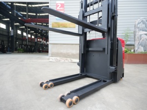 รถยกพาเลทไฟฟ้า รับน้ำหนัก 1500 กก. ใช้มอเตอร์ไฟฟ้ากระแสตรง สำหรับใช้งานภายในอาคาร แบบยืนขับ สีแดงดำ - Product Image 6